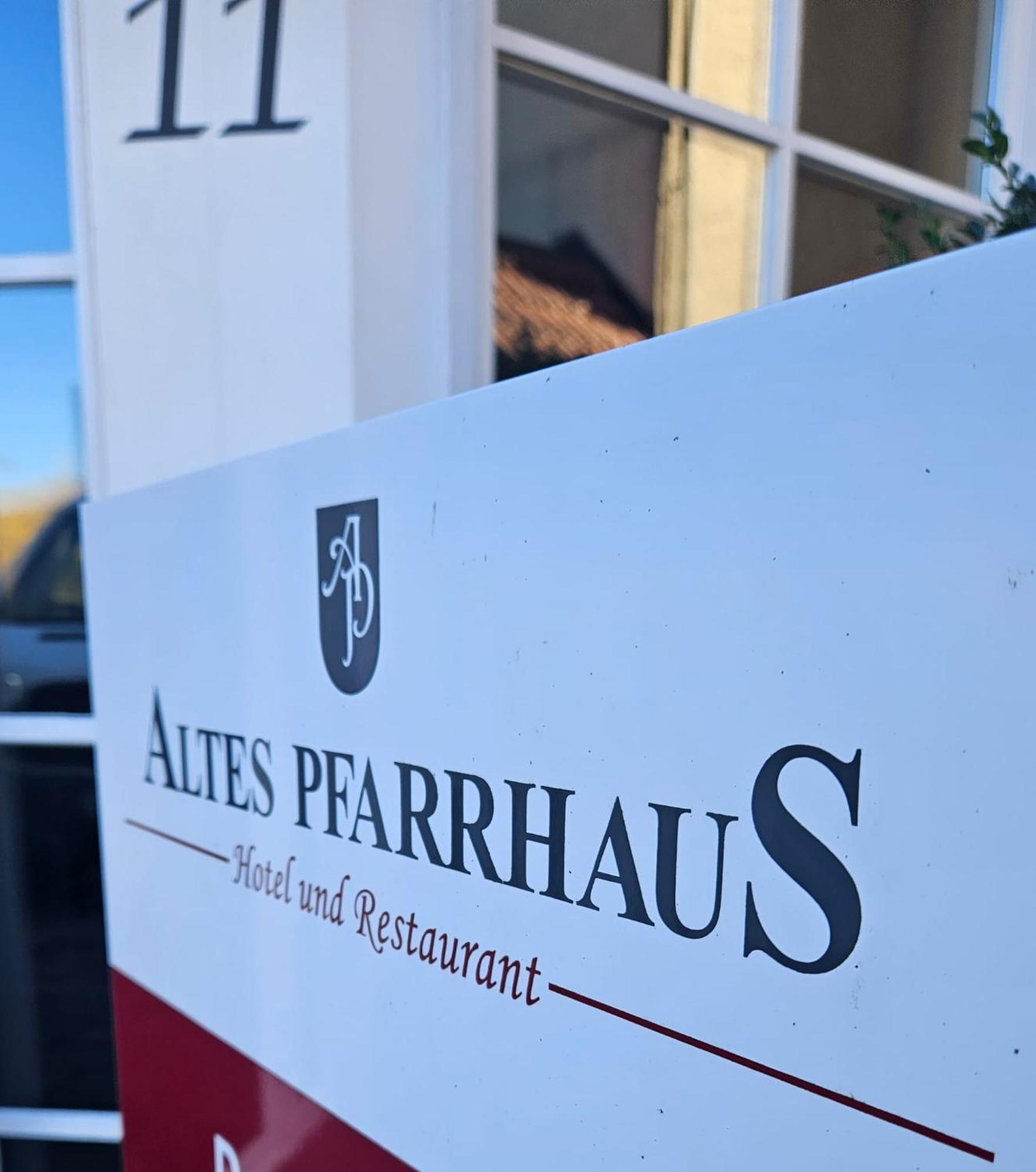 Altes Pfarrhaus Hotel und Restaurant Bad Überkingen Exterior foto